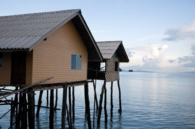 http://www.urbantravelblog.com/wp-content/uploads/2012/04/floating-village.jpg