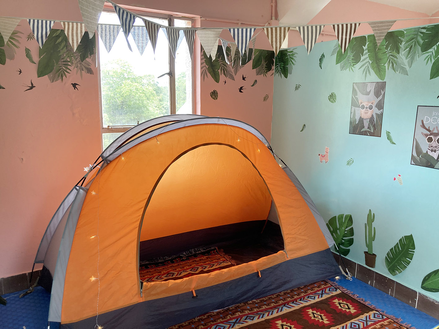 Different themed rooms can be chosen, there are Tent and Chill Themed Room for camping newbies!